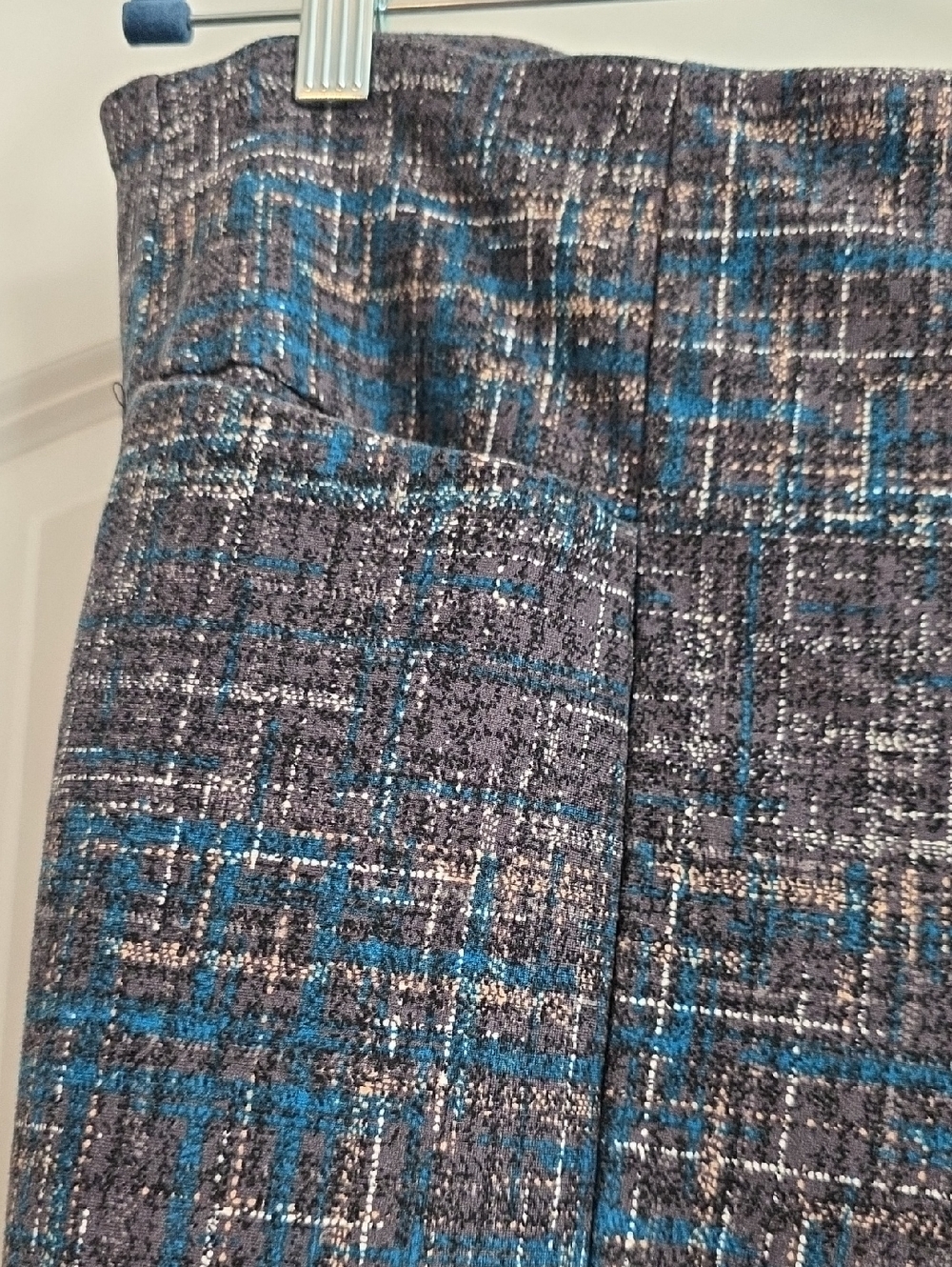 EUC Torrid 2R Gray Blue White Ponte Stretch Pixie Pants - Picture 4 of 8